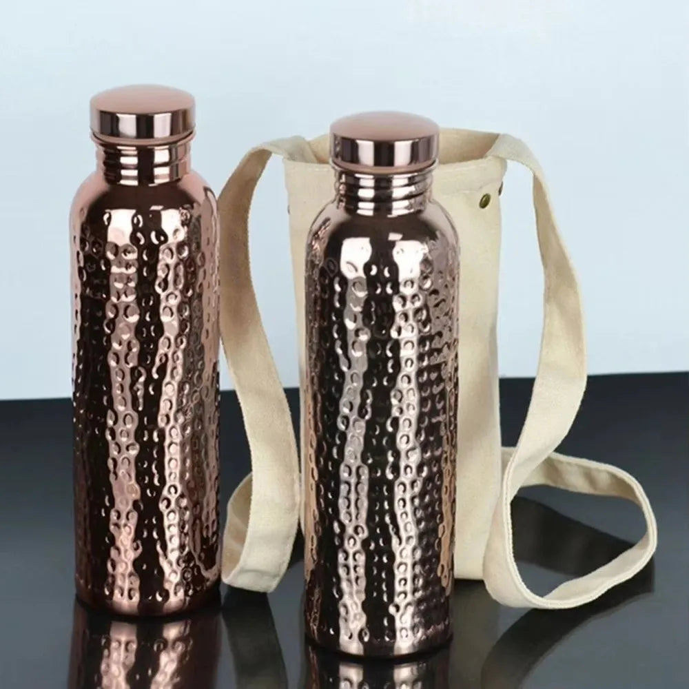 Bouteille d'eau en cuivre de 800 ml  Base antidérapante en silicone   Couvercle ouvert en un clic   Bouteille à motif marteau   Isolation thermique