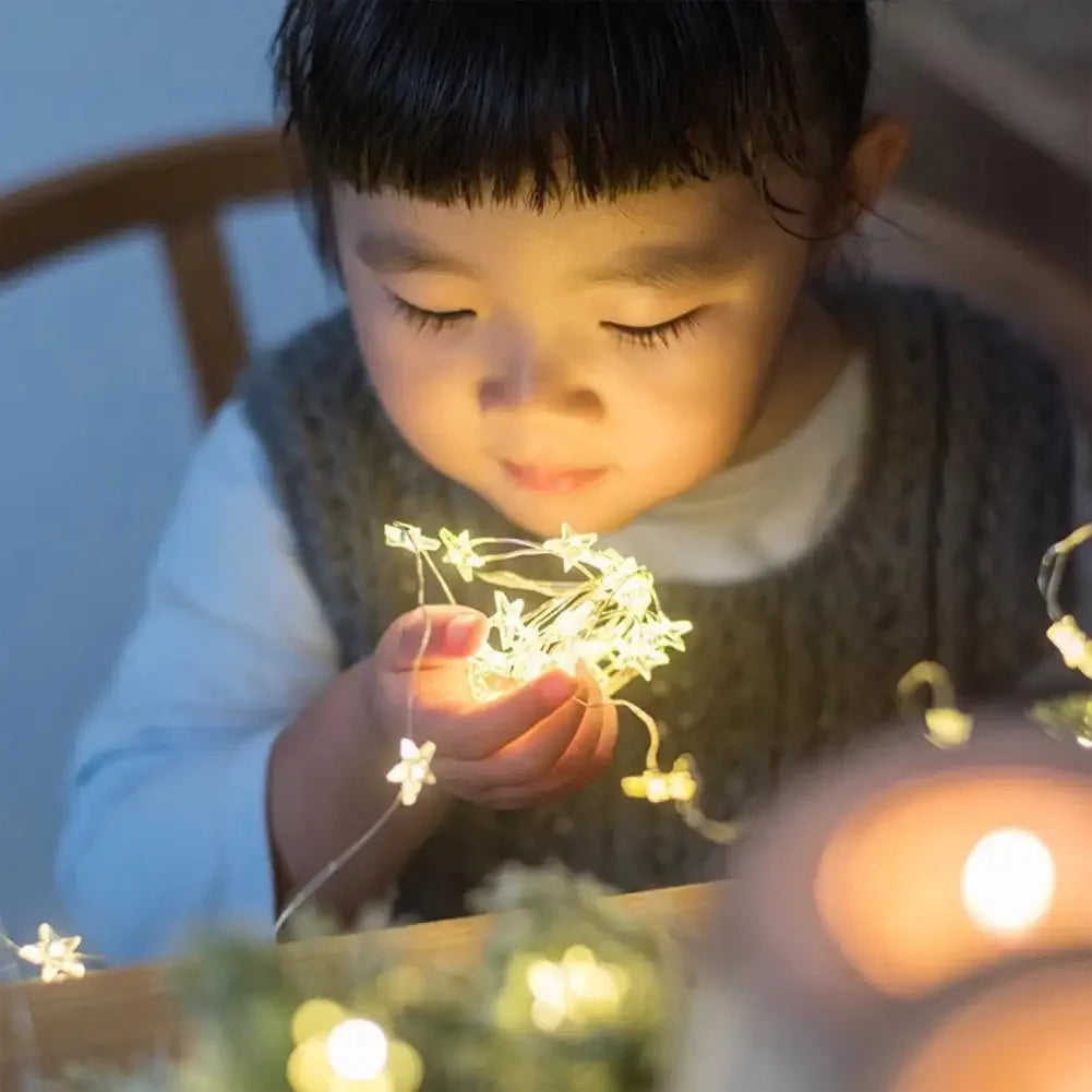 Guirlande lumineuse LED en forme d'étoiles (1/2/5 m) – Décoration pour chambre ou fête, alimentation par USB ou piles, idéale pour Noël