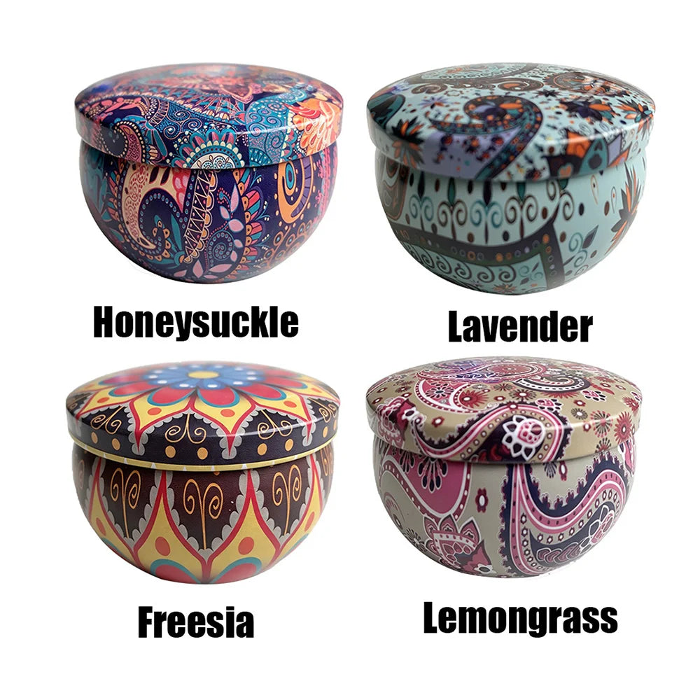 Bougies parfumées raffinées en boîte métallique, déclinées en 4 senteurs (chèvrefeuille, lavande, citronnelle et freesia)Exquisite Scented Candles in a Tin Box, Containing 4 Flavors Including Honeysuckle, Lavender, Lemongrass, and Freesia,