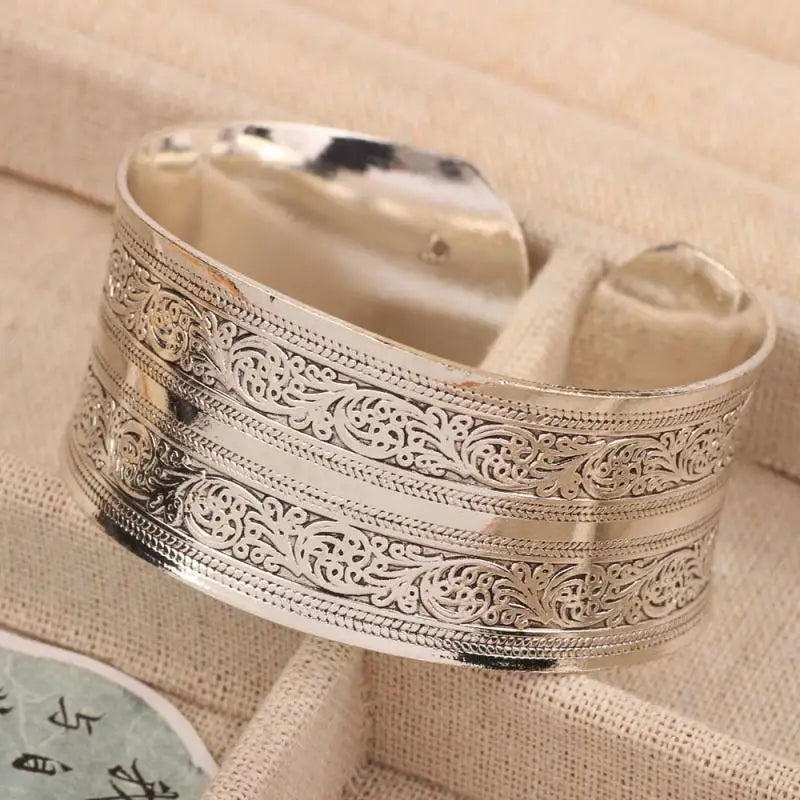 Bracelet bohemian style retro  large pour femme à motif floral sculpté et ouverture, bracelet tendance, bijou bohème vintage