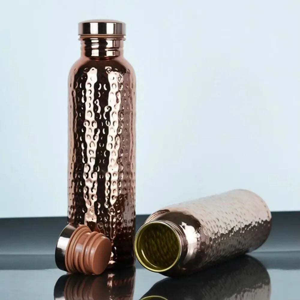 Bouteille d'eau en cuivre de 800 ml  Base antidérapante en silicone   Couvercle ouvert en un clic   Bouteille à motif marteau   Isolation thermique