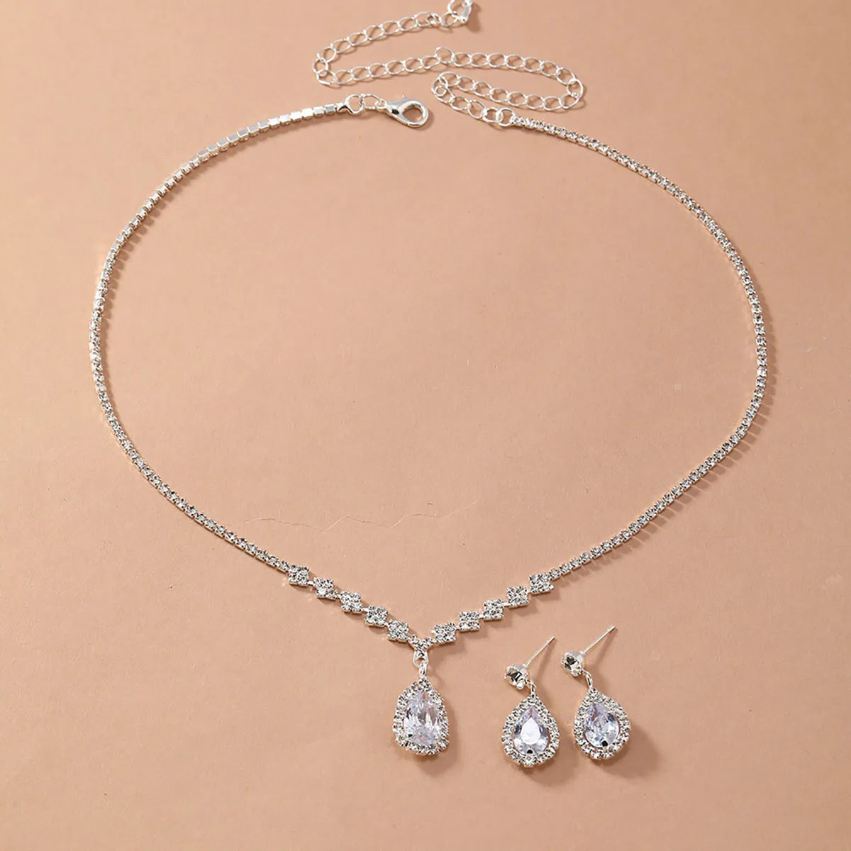 Parures de bijoux élégantes pour femme, style « goutte d’eau », avec cristaux roses (collier et boucles d’oreilles) – Idéal pour un mariage ou une cérémonie.
