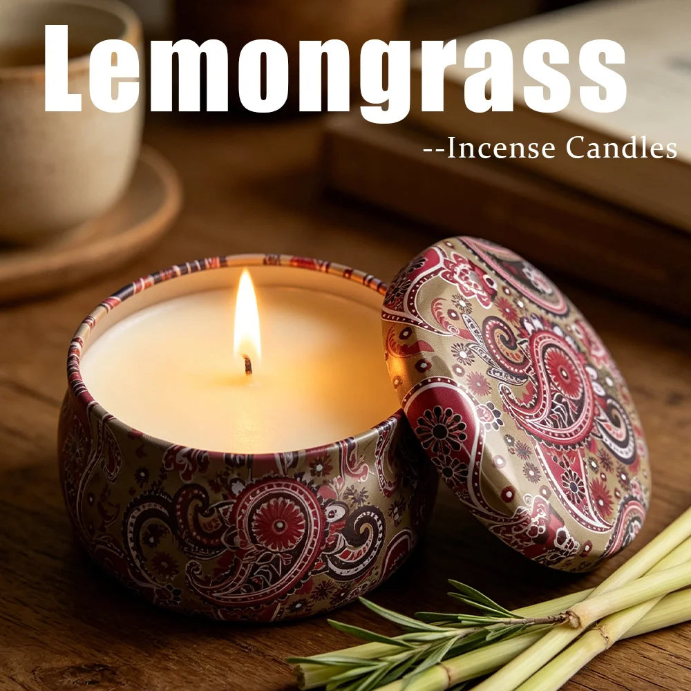 Bougies parfumées raffinées en boîte métallique, déclinées en 4 senteurs (chèvrefeuille, lavande, citronnelle et freesia)Exquisite Scented Candles in a Tin Box, Containing 4 Flavors Including Honeysuckle, Lavender, Lemongrass, and Freesia,